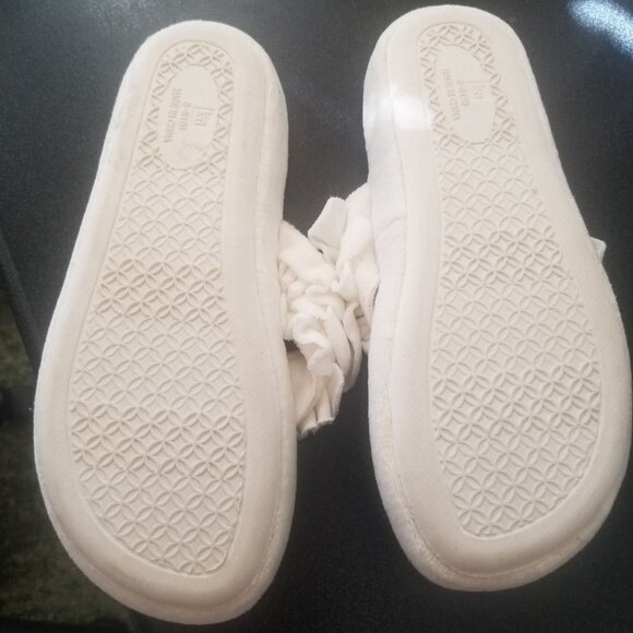 KN Cozy Ruffled Sandal/Slippers with Rubber Soul NWOT Sz 6 - Picture 7 of 8